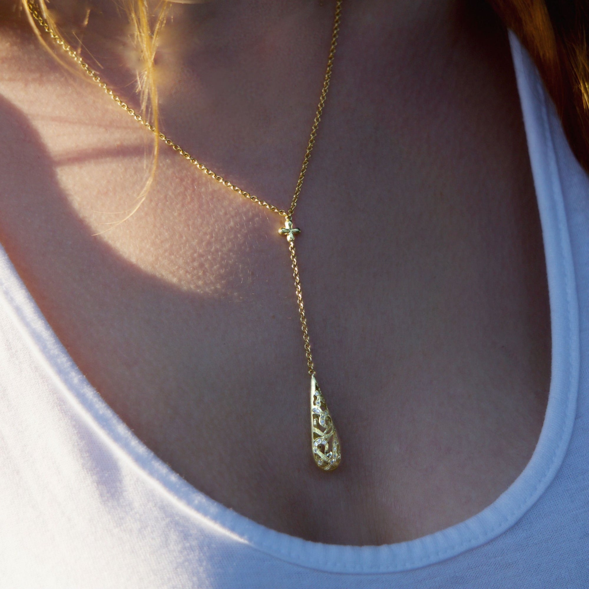 Cutout necklace SUITS