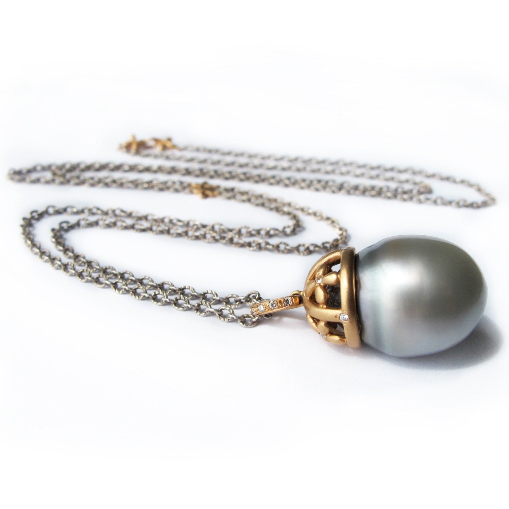 Mixed metals Grey Pearl Necklace